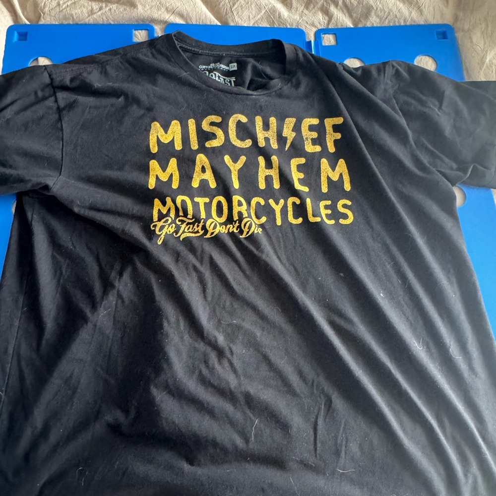 Go Fast Don't Die Black and Gold Men's T-Shirt